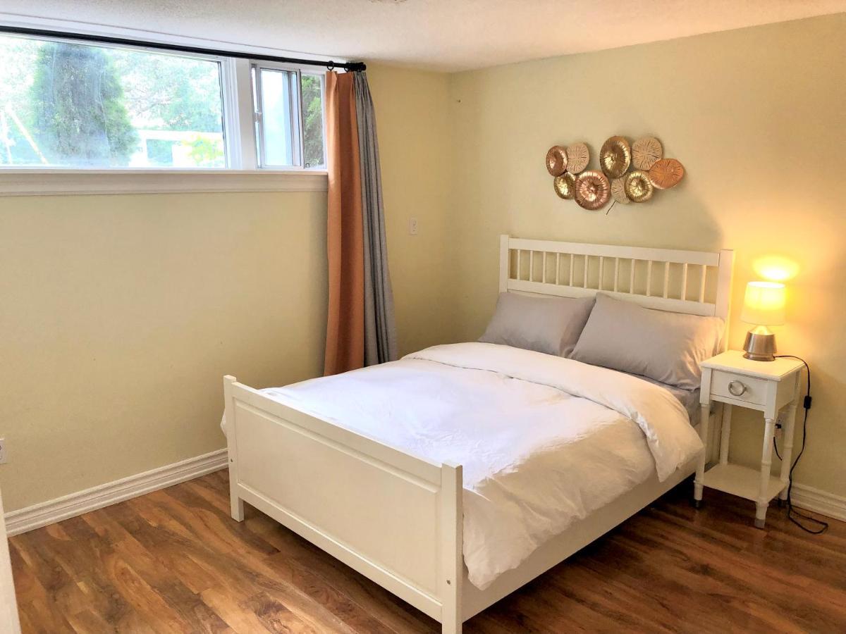 Cozy & Convenient 2-Bedroom Apartment With Private Entrance Toronto Eksteriør billede