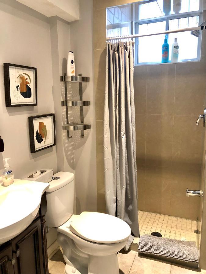 Cozy & Convenient 2-Bedroom Apartment With Private Entrance Toronto Eksteriør billede