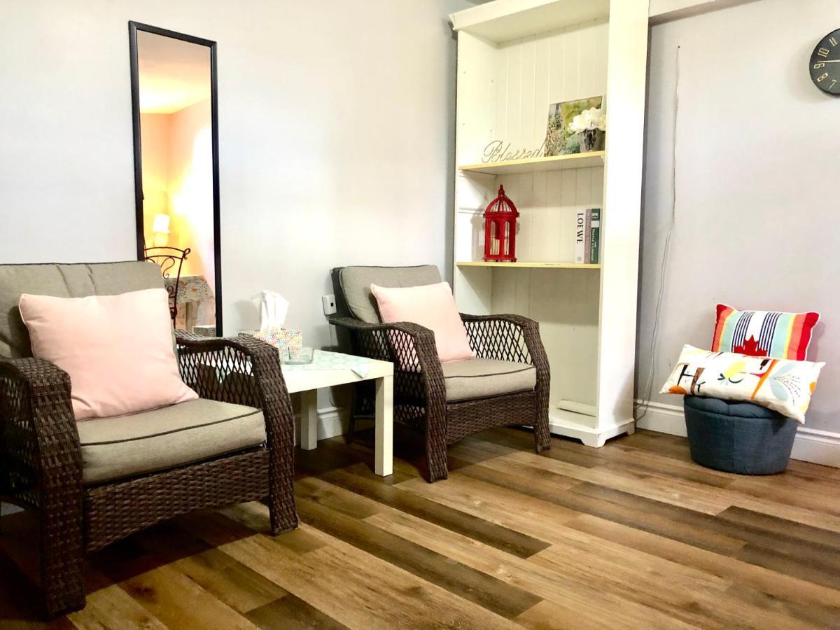 Cozy & Convenient 2-Bedroom Apartment With Private Entrance Toronto Eksteriør billede